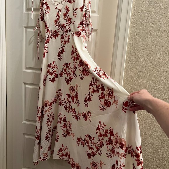 Flirty & Fun Floral Summer Dress - Picture 5 of 7